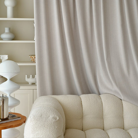 Elegante cortina blanca
