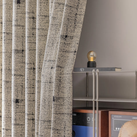 Cortina opaca de chenilla beige con efecto tweed moderno