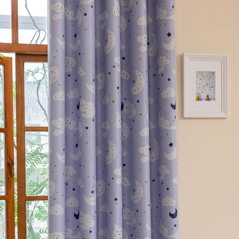 Cortinas para habitación de bebé con motivos de luna y nubes opacas.