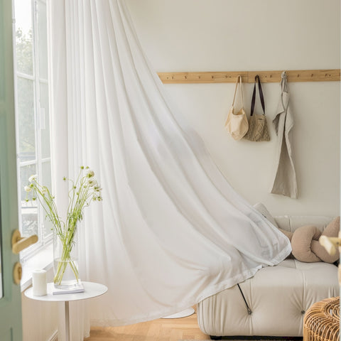 Cortina transparente suave para dormitorio.