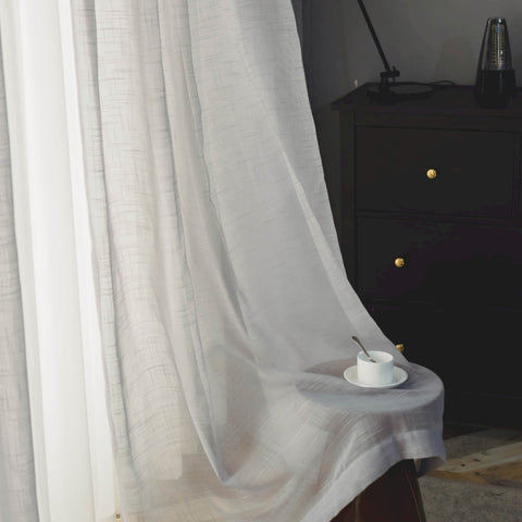 Salón moderno y transparente hecho a medida con patrones de luz