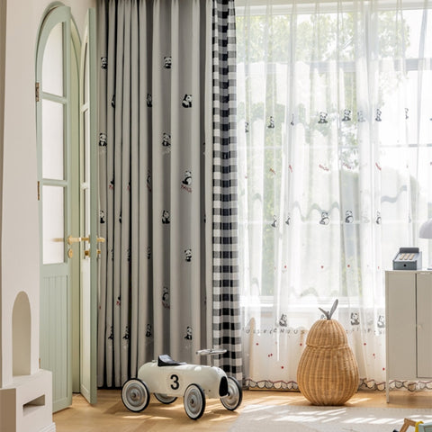 Cortina infantil panda bordado estampado ajedrez gris