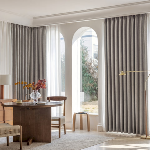 Cortina moderna de jacquard natural en espiga gris
