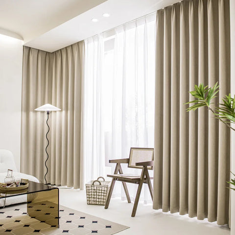 Cortina opaca moderna color beige.