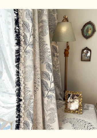 Patrones de cortinas blancas y negras.