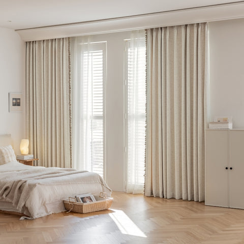 Cortinas opacas efecto craquelado beige claro con pompones