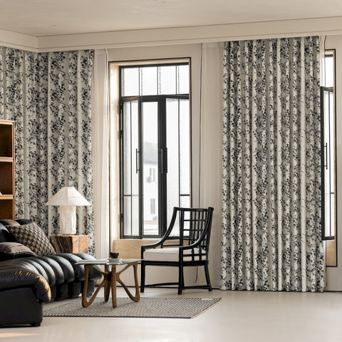 Cortina opaca para salón floral en blanco y negro