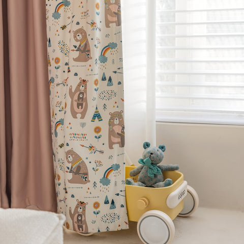 Cortinas infantiles rosas con estampado de ositos opacas.