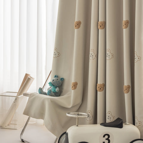 Cortina infantil osito beige para dormitorio