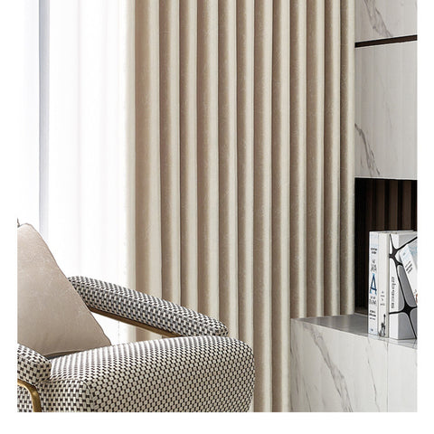 Elegante cortina beige dorada.