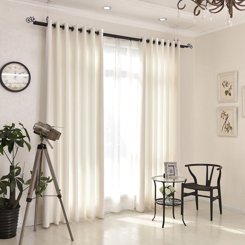 Tendencia de sala de estar con cortina de lino beige
