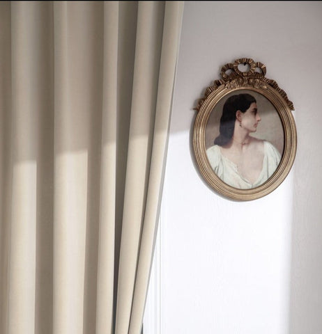 Cortina de terciopelo beige