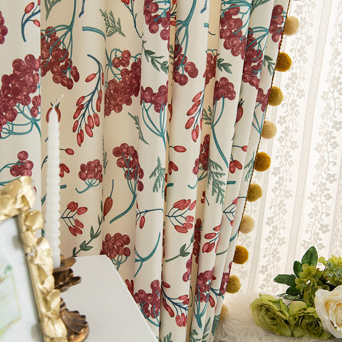 Cortina Blanca Flores Rojas