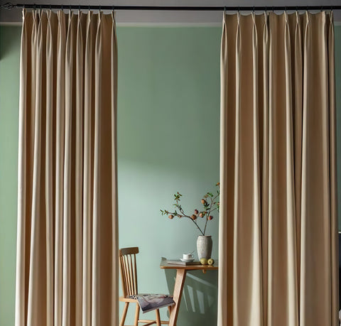 Cortina de terciopelo beige