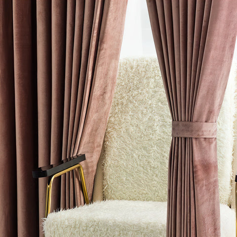 Cortinas de terciopelo rojo